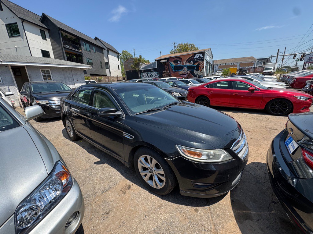 2011 Ford Taurus Image 2