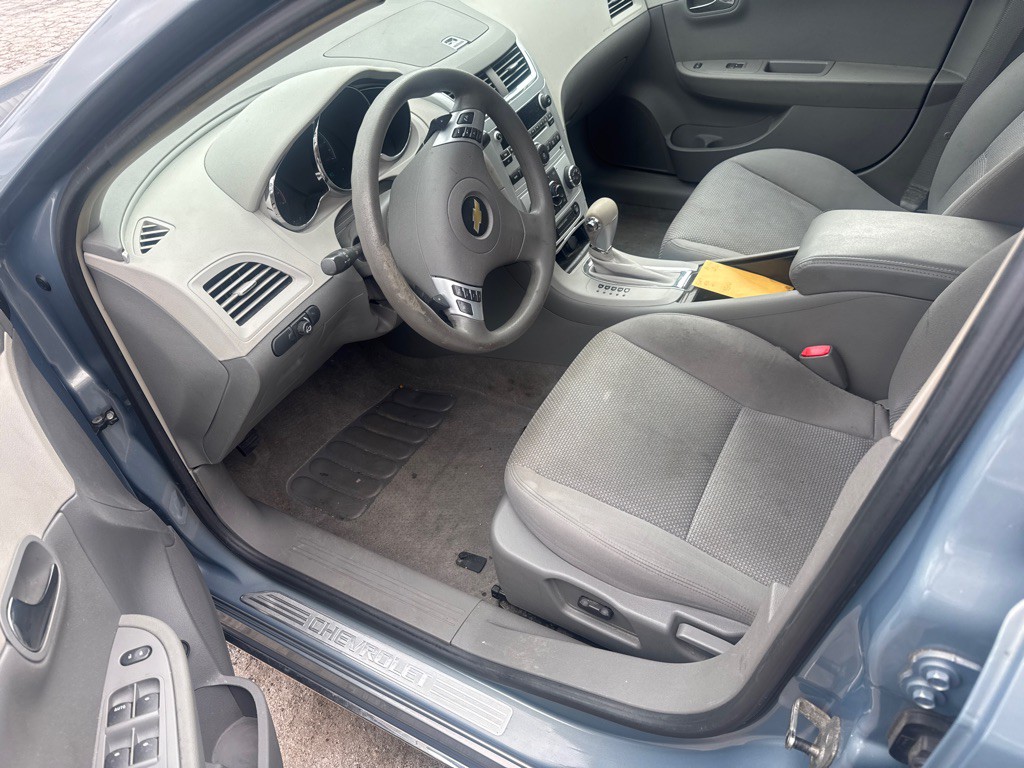 2009 Chevrolet Malibu Image 2