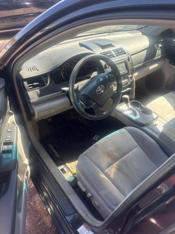 2012 Toyota Camry Image 2