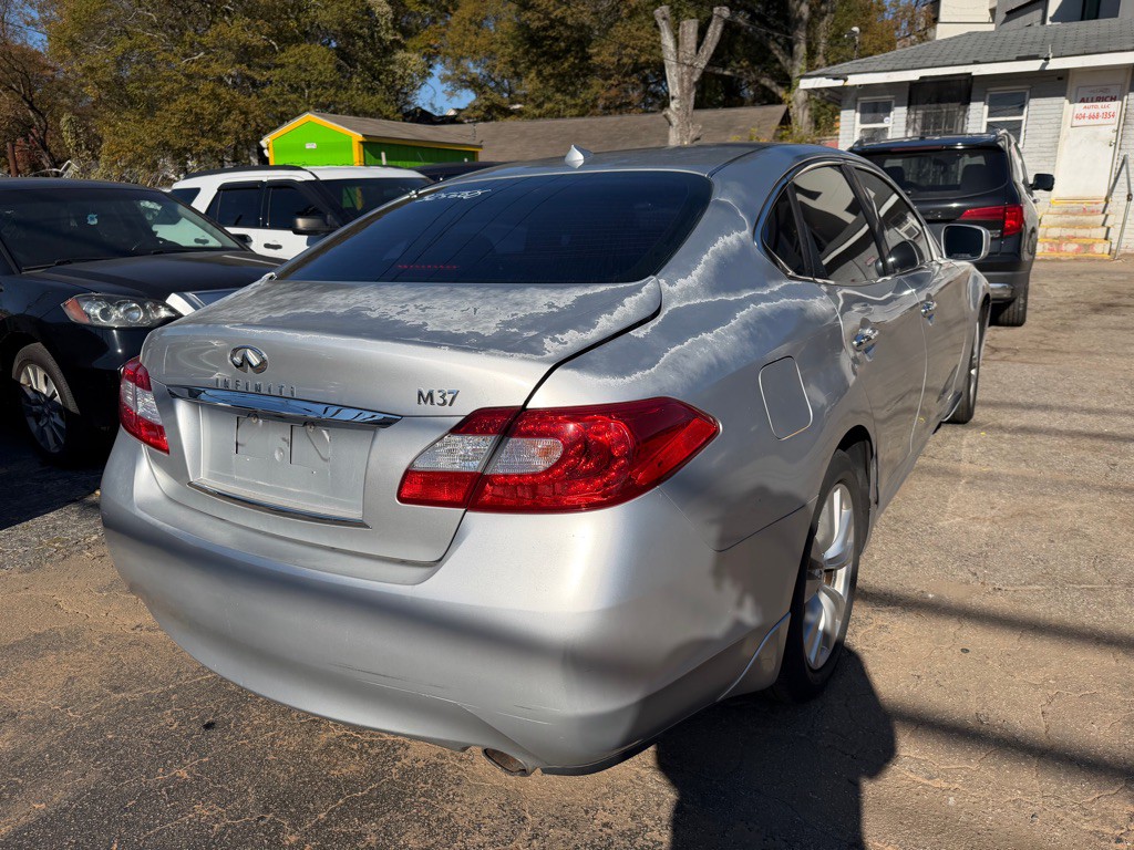 2011 INFINITI M37 Image 4