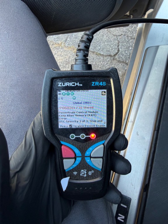 2011 INFINITI M37 Image 7