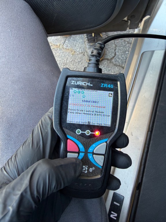 2011 INFINITI M37 Image 9