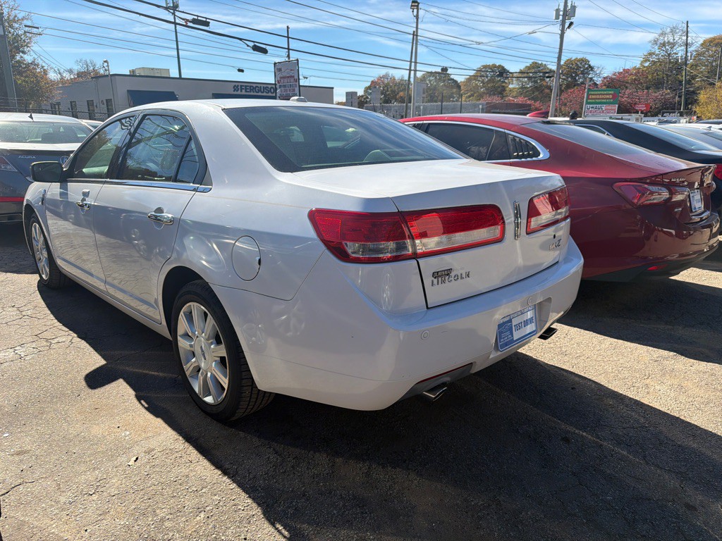 2012 Lincoln MKZ Image 2