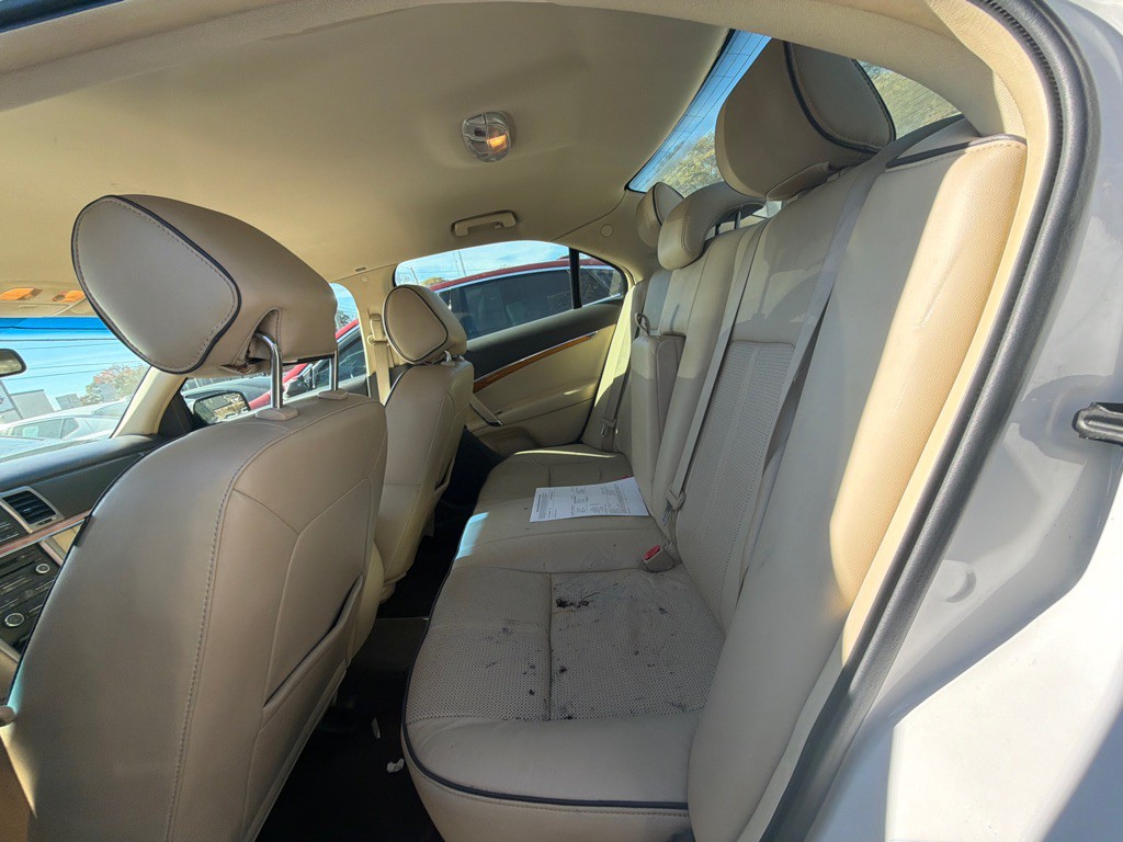 2012 Lincoln MKZ Image 2