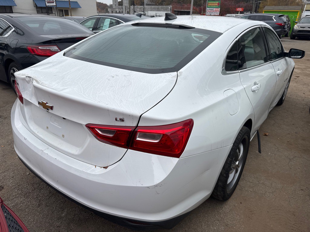 2016 Chevrolet Malibu Image 3
