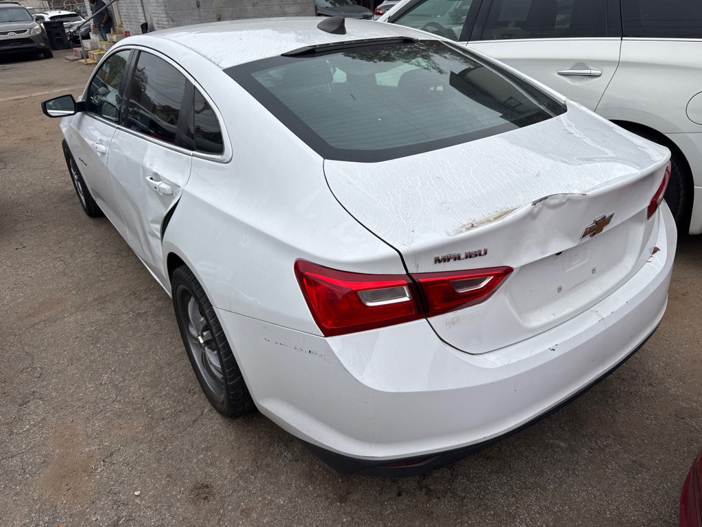 2016 Chevrolet Malibu Image 4