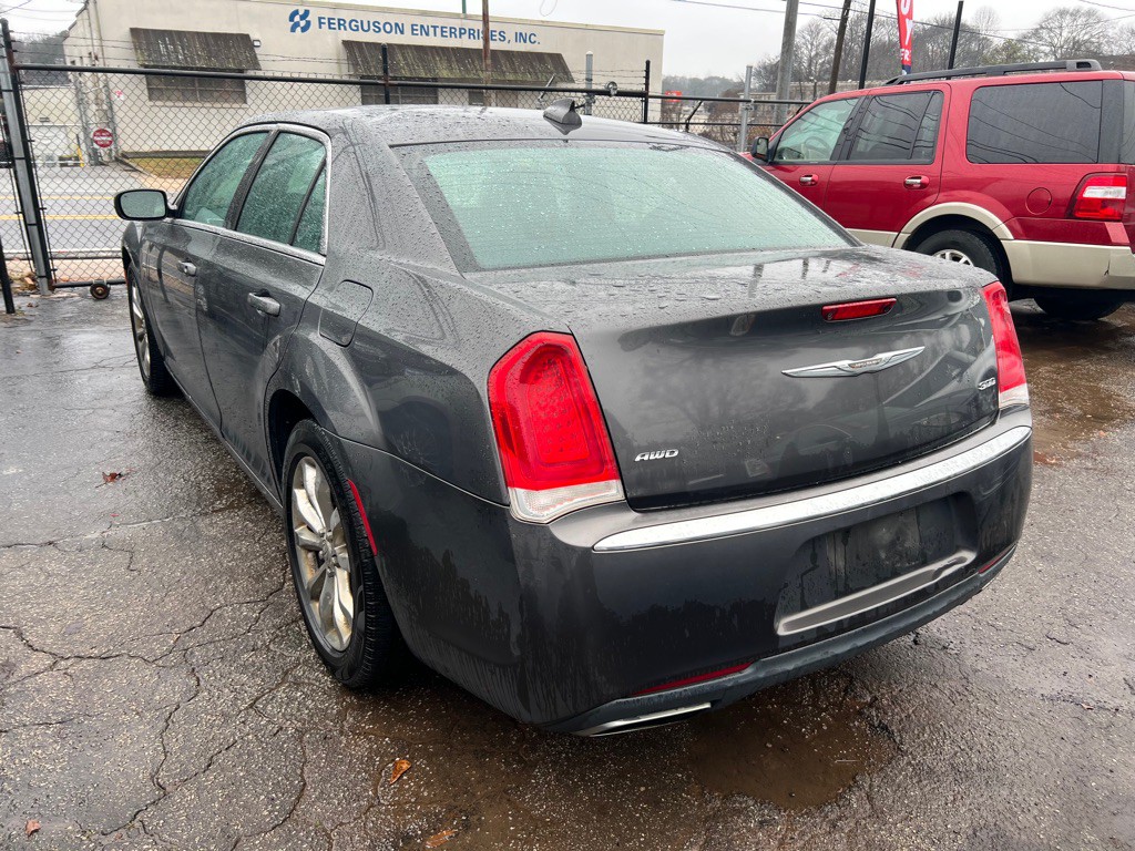 2015 Chrysler 300 Image 3