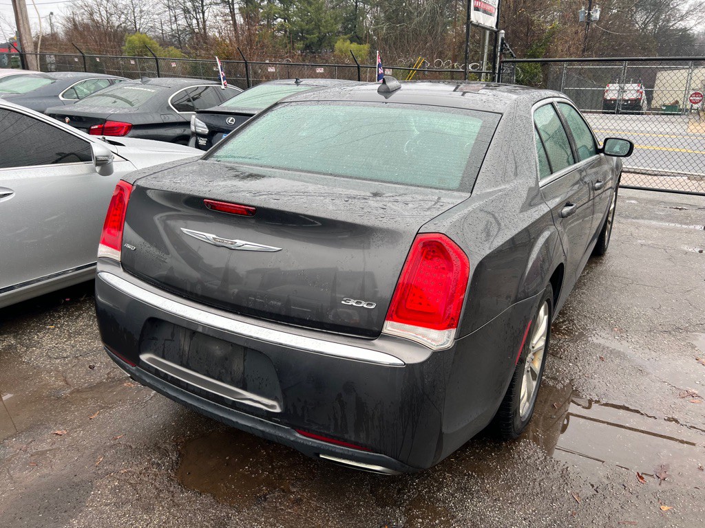 2015 Chrysler 300 Image 4