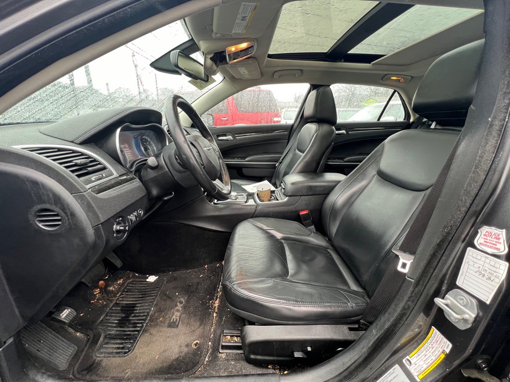 2015 Chrysler 300 Image 5