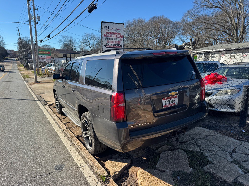 2015 Chevrolet Suburban Image 3