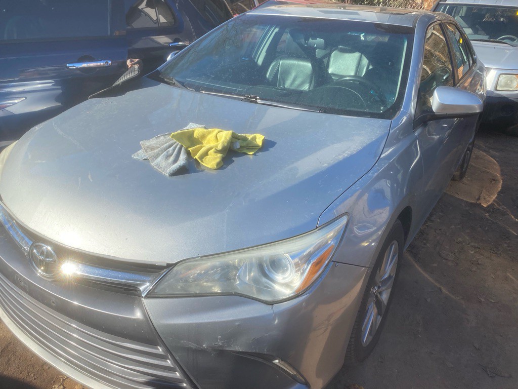 2016 Toyota Camry Image 2