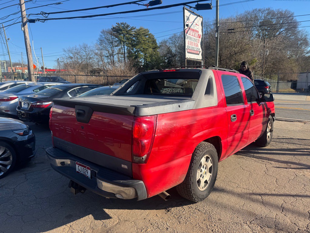2005 Chevrolet Avalanche Image 4