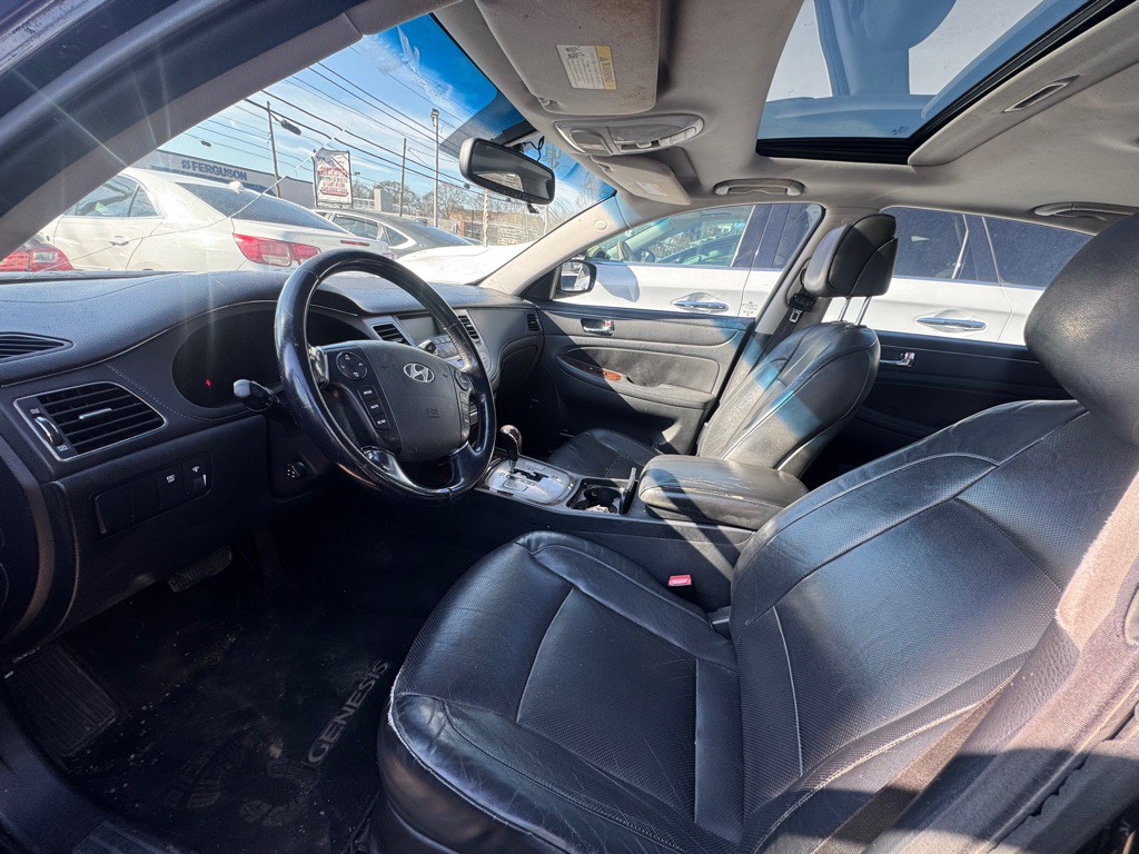 2009 Hyundai Genesis Image 6