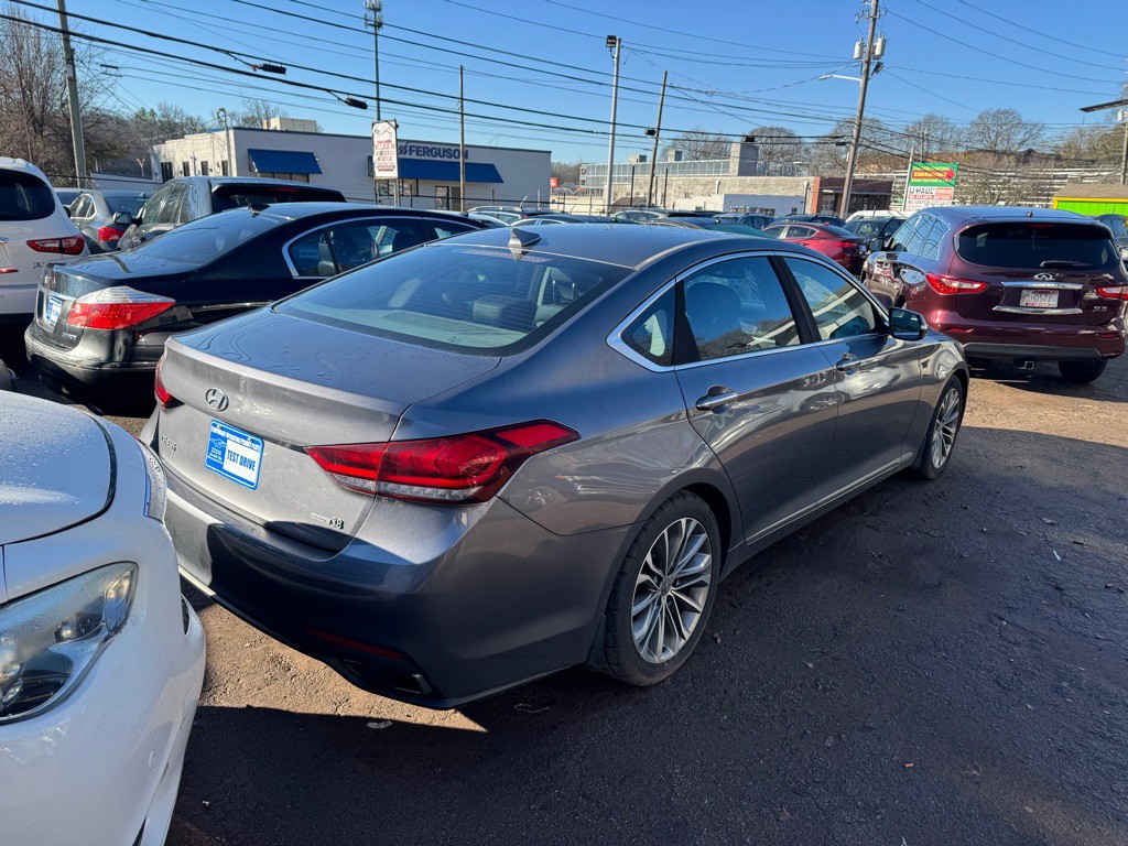 2016 Hyundai Genesis Image 3