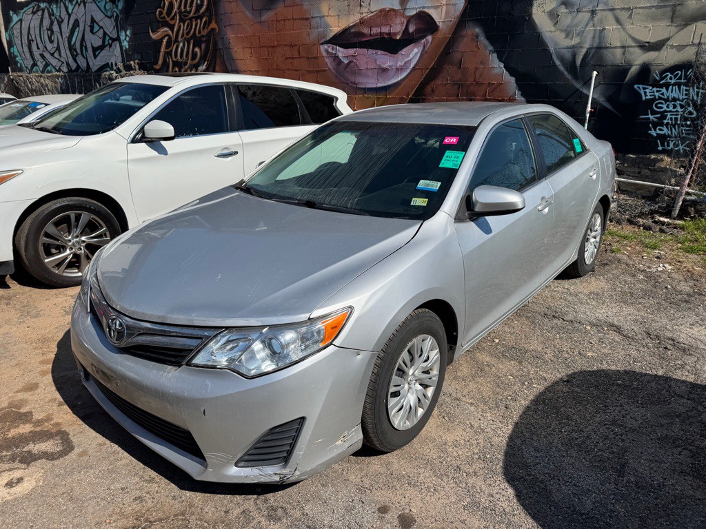 2014 Toyota Camry Image 1