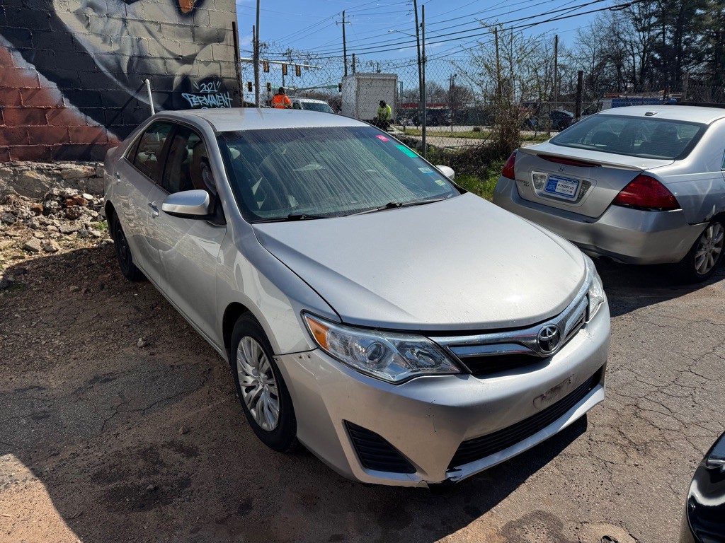 2014 Toyota Camry Image 2