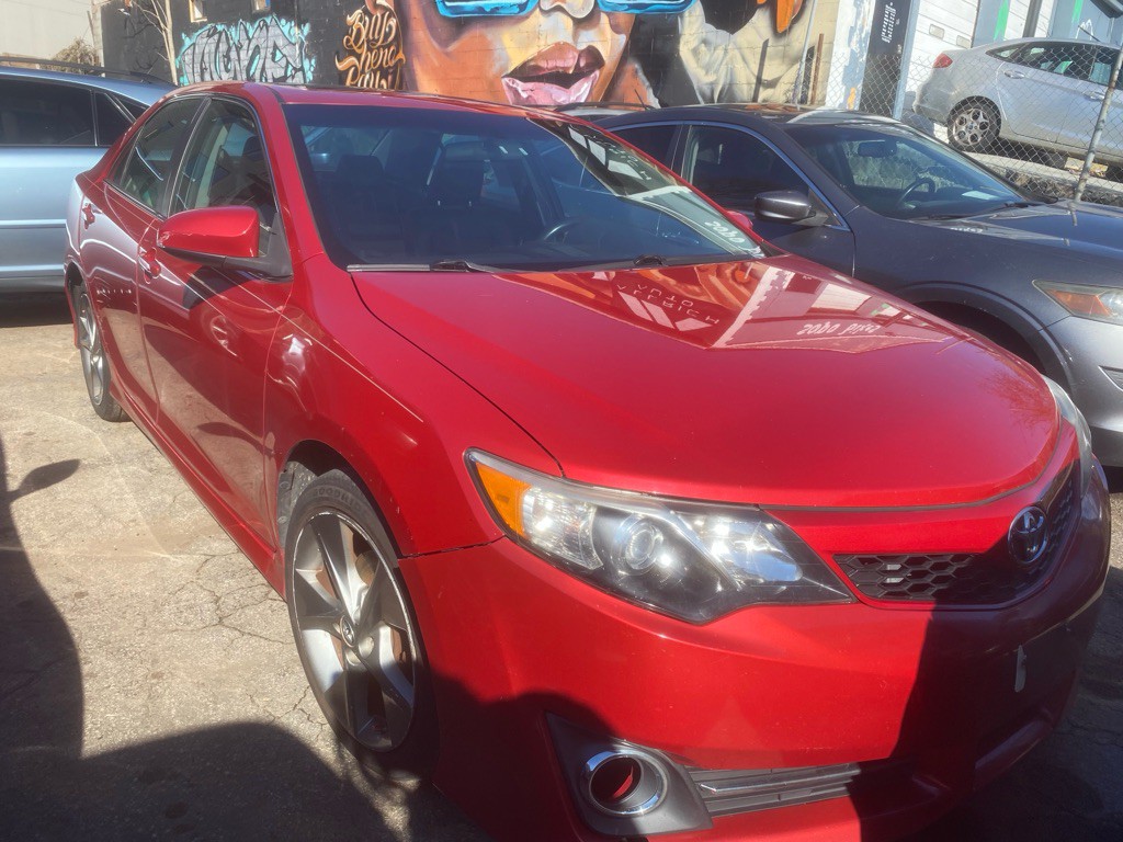 2012 Toyota Camry Image 2
