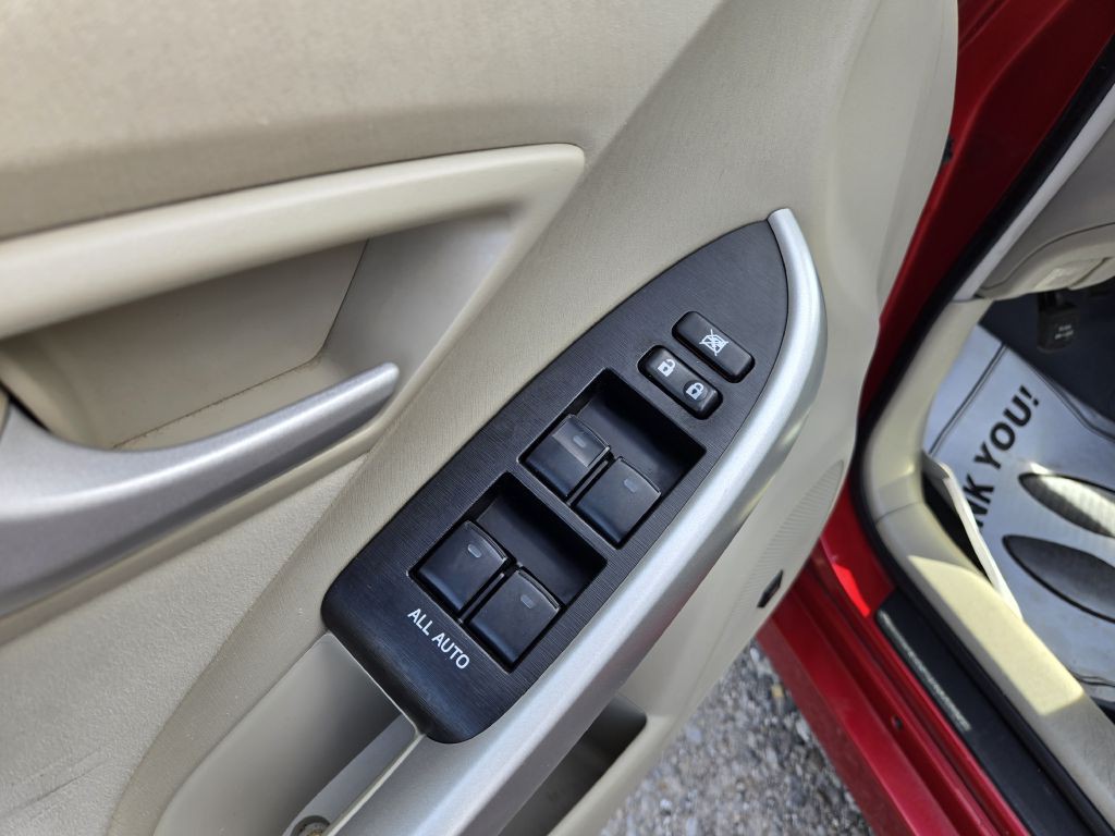 2010 Toyota Prius Image 13