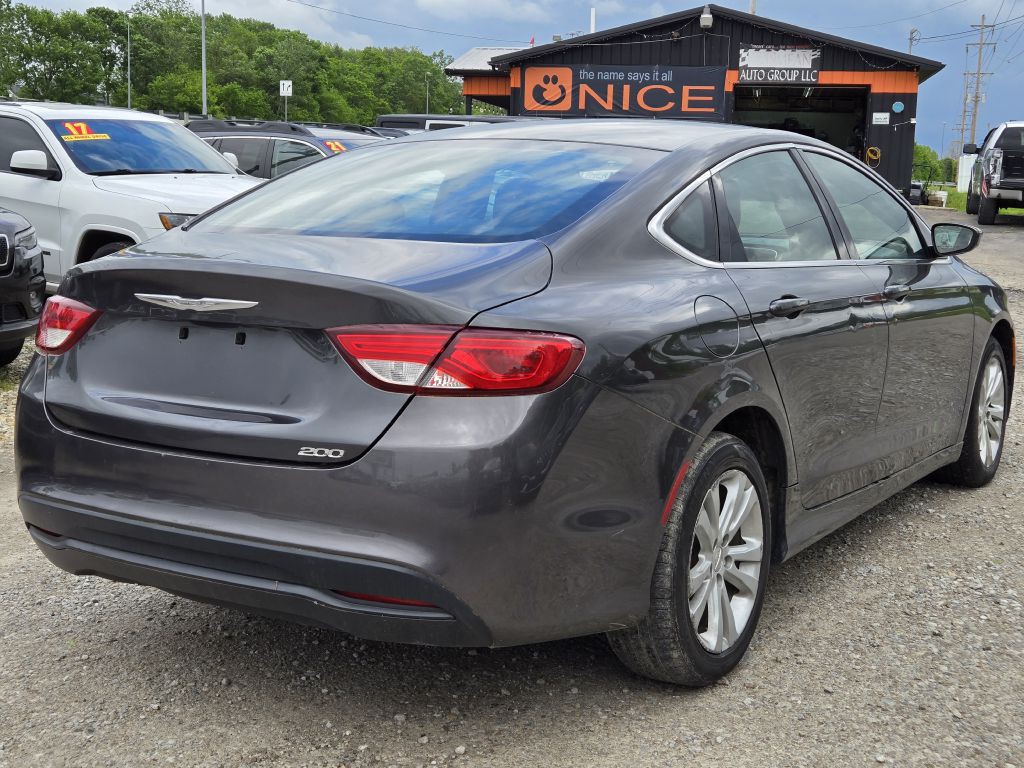 2016 Chrysler 200 Image 5