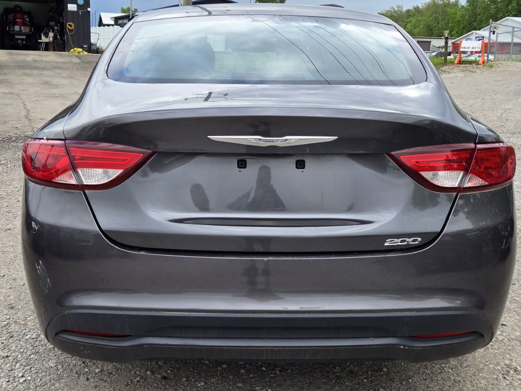 2016 Chrysler 200 Image 6