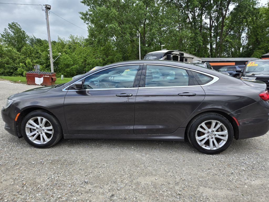 2016 Chrysler 200 Image 8
