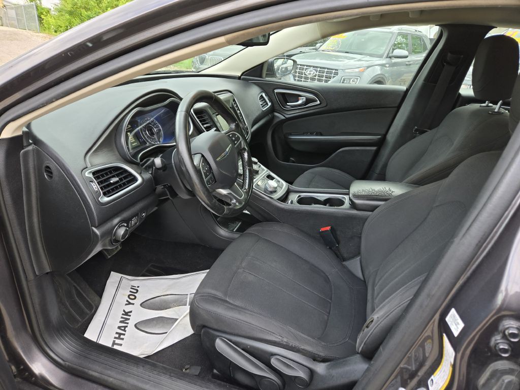 2016 Chrysler 200 Image 11