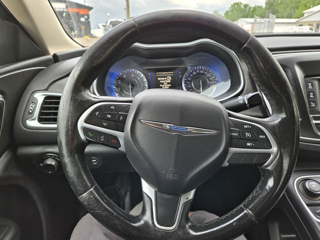 2016 Chrysler 200 Image 14