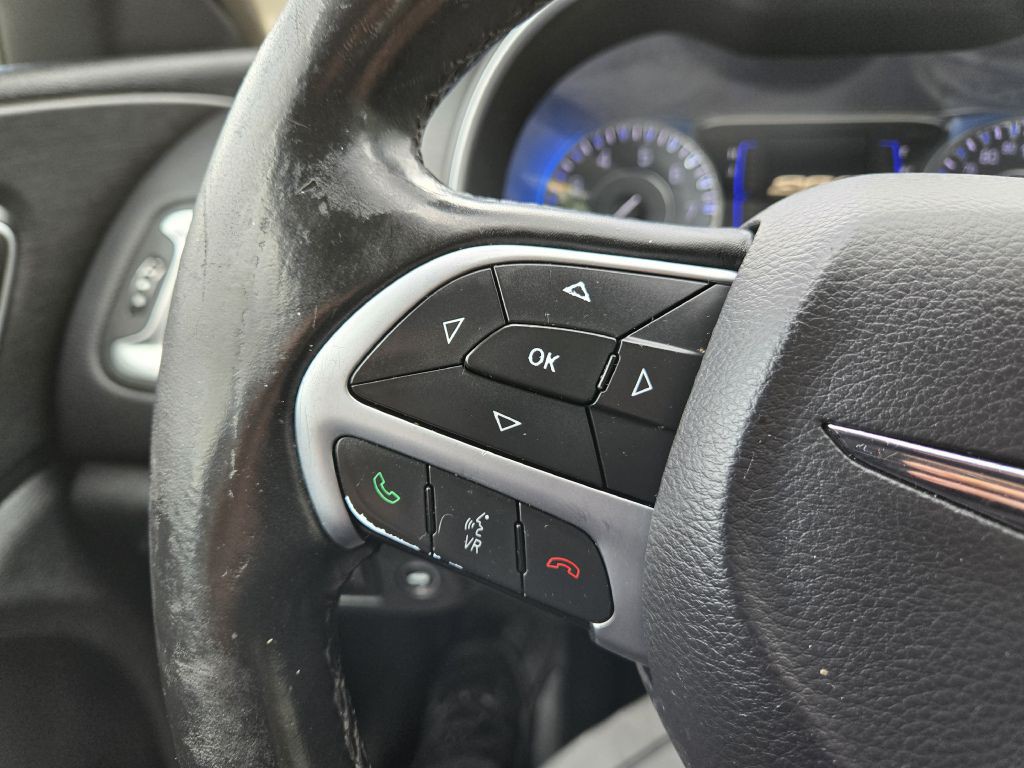 2016 Chrysler 200 Image 16