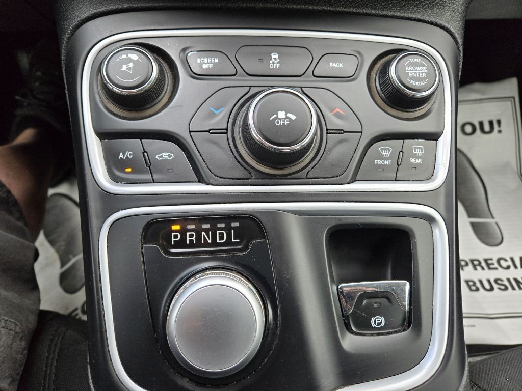 2016 Chrysler 200 Image 19