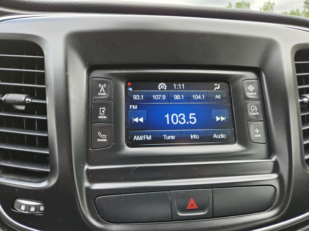 2016 Chrysler 200 Image 20