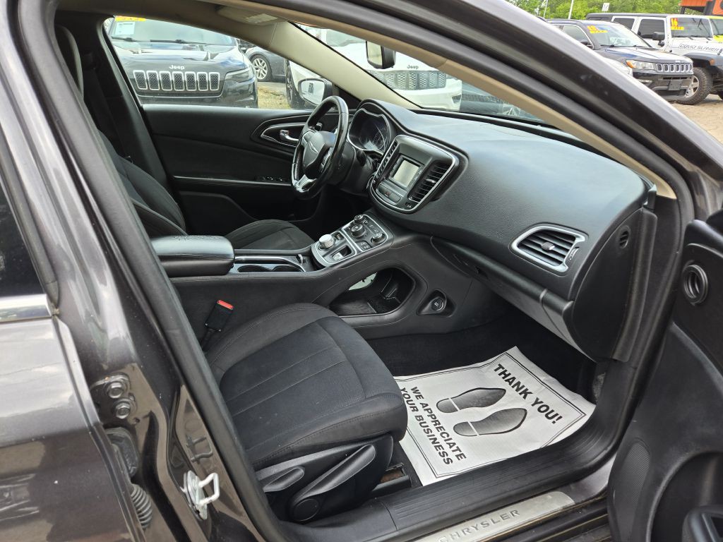 2016 Chrysler 200 Image 23