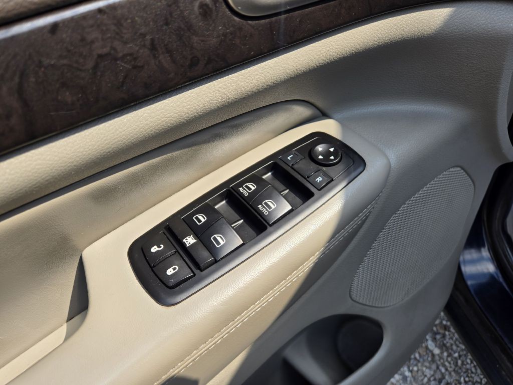 2011 Jeep Grand Cherokee Image 12