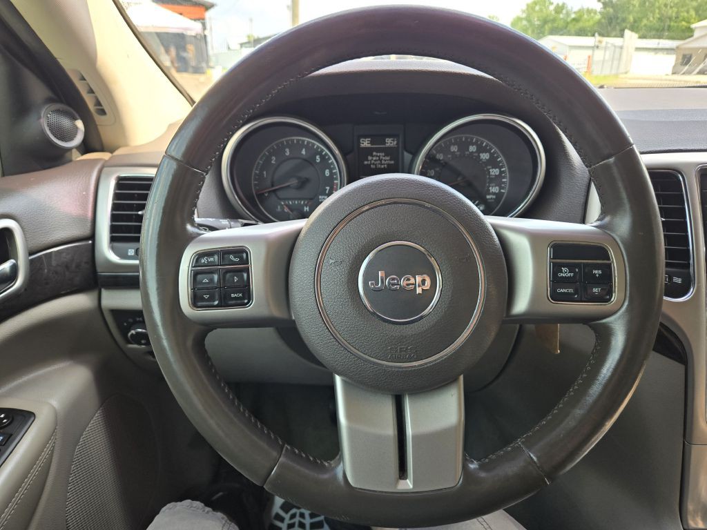 2011 Jeep Grand Cherokee Image 13