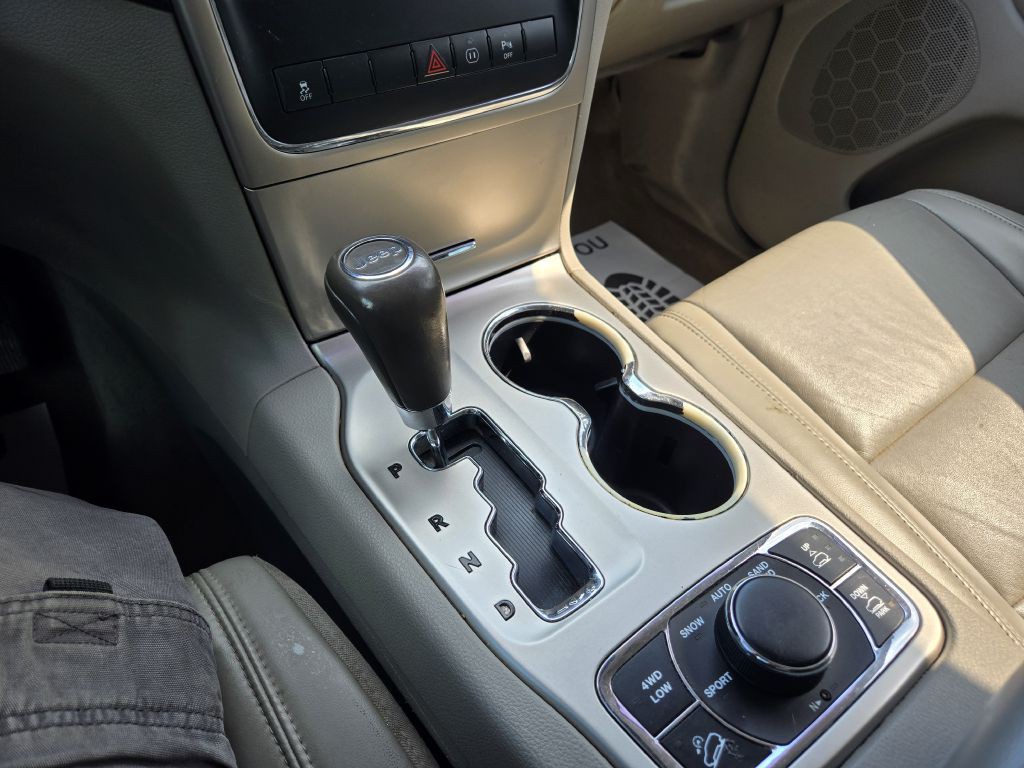 2011 Jeep Grand Cherokee Image 18
