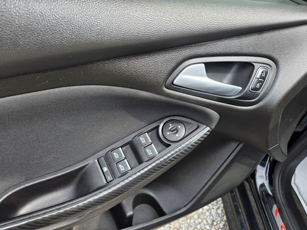 2016 Ford Focus Image 13