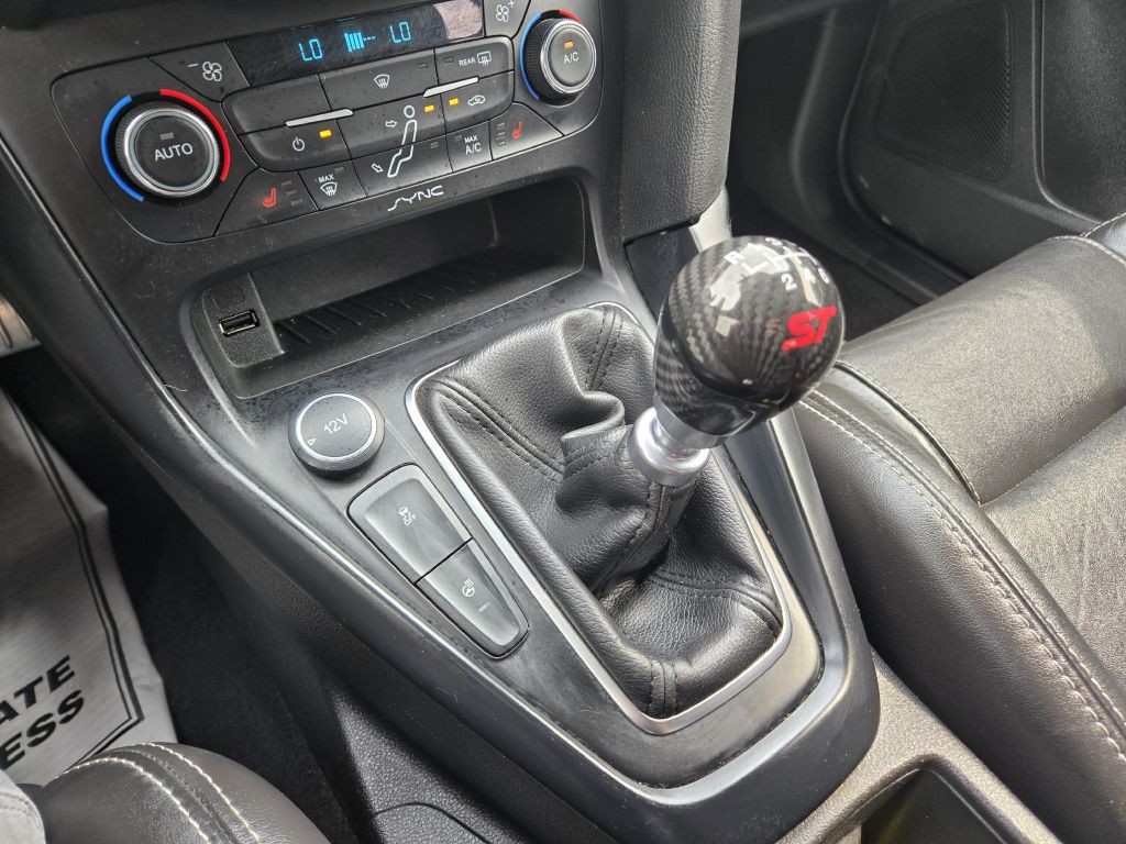 2016 Ford Focus Image 19