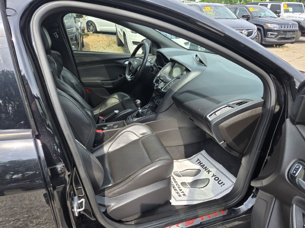 2016 Ford Focus Image 30