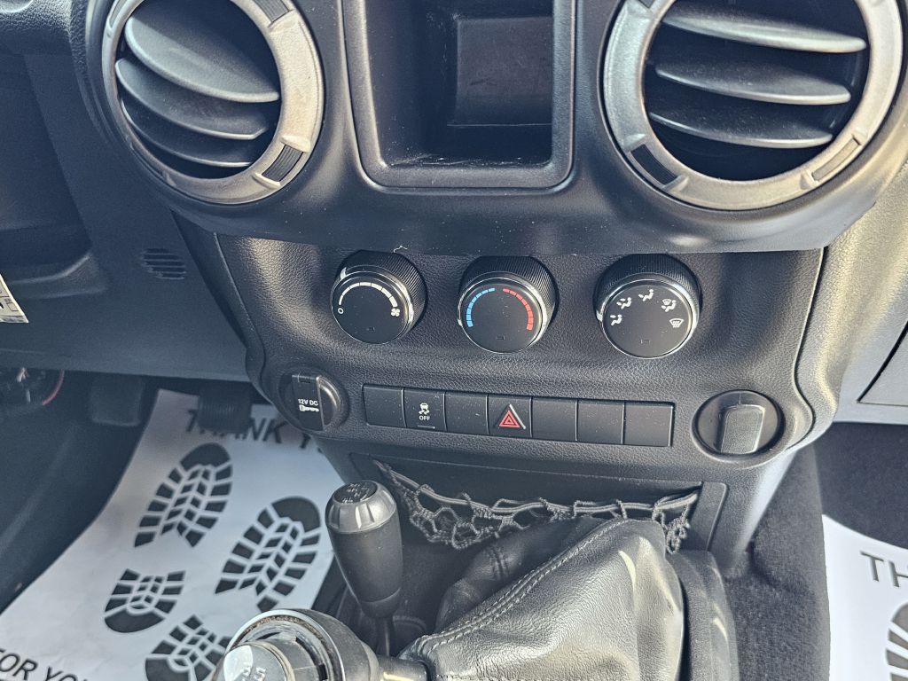 2012 Jeep Wrangler Image 16
