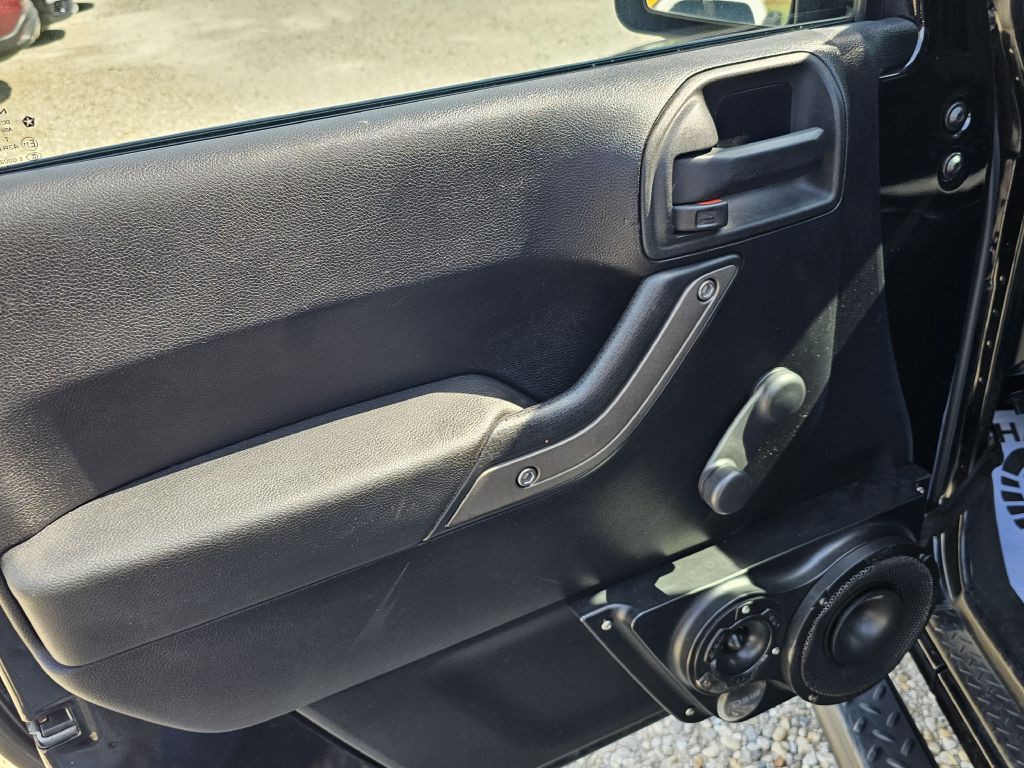 2012 Jeep Wrangler Image 18