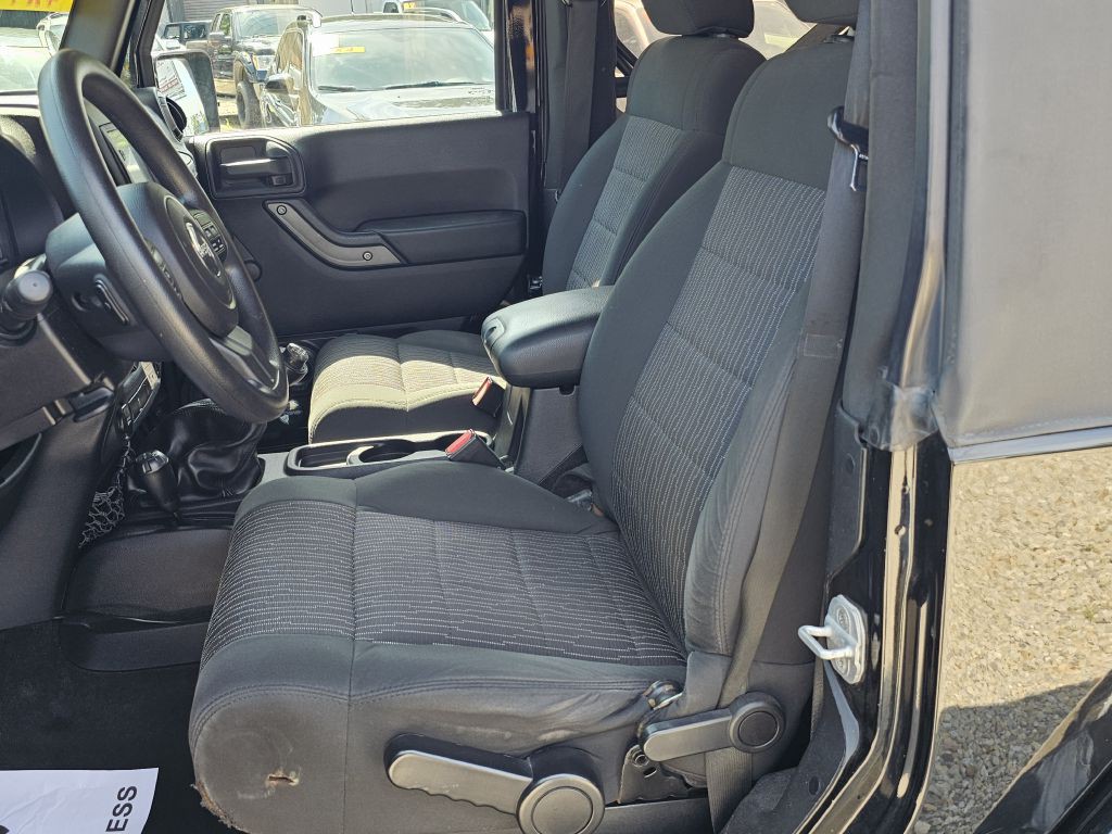 2012 Jeep Wrangler Image 22
