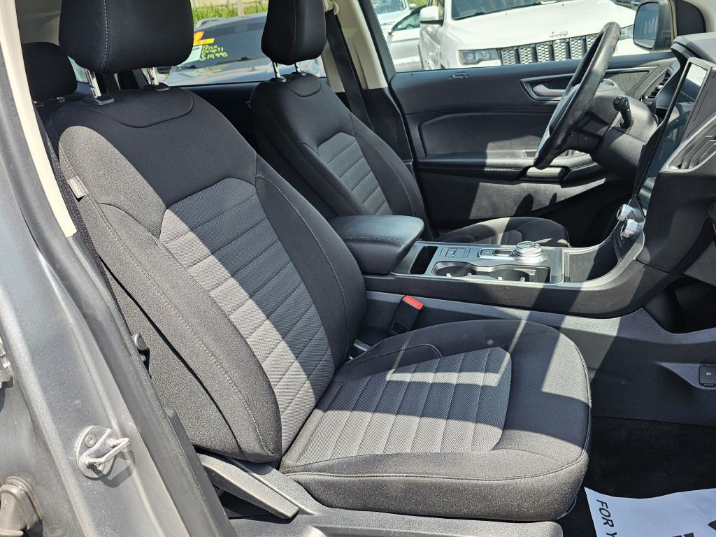 2022 Ford Edge Image 16