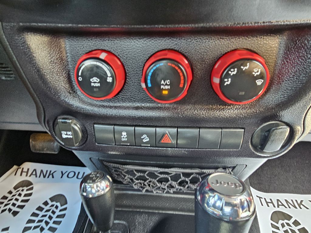 2015 Jeep Wrangler Image 19