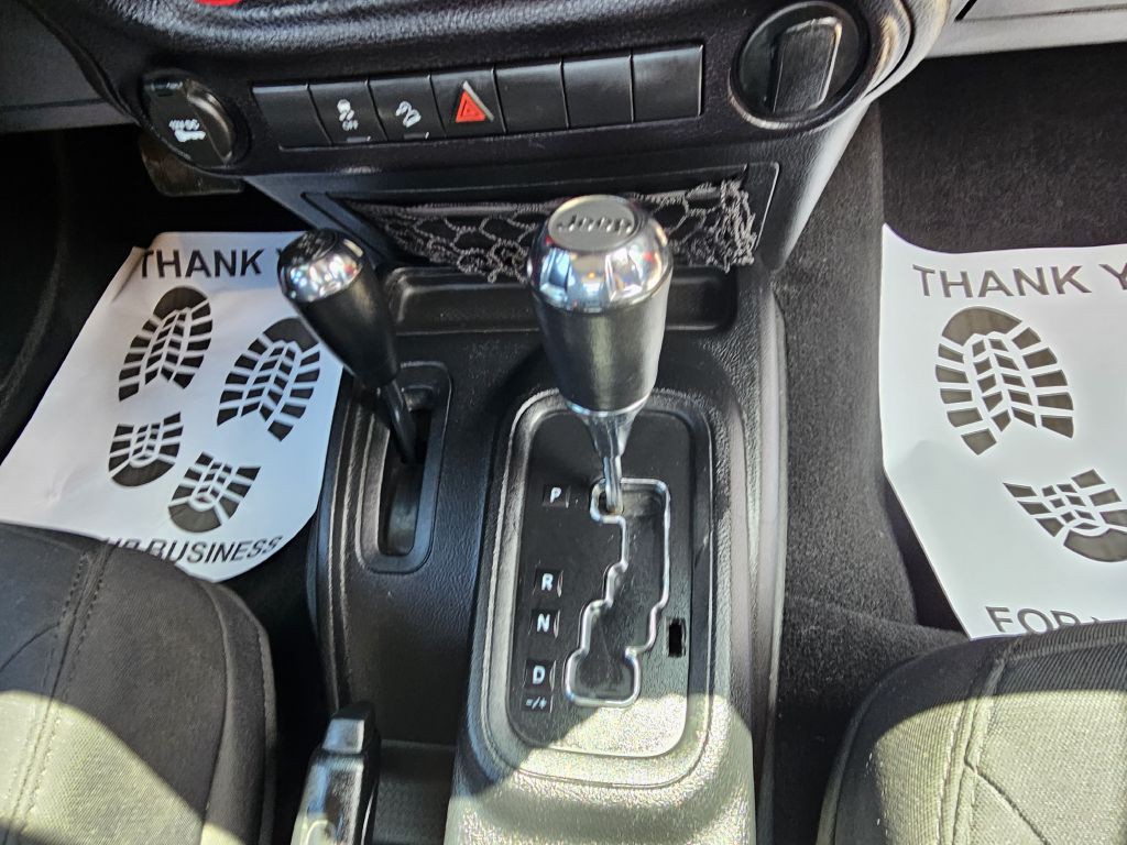 2015 Jeep Wrangler Image 20