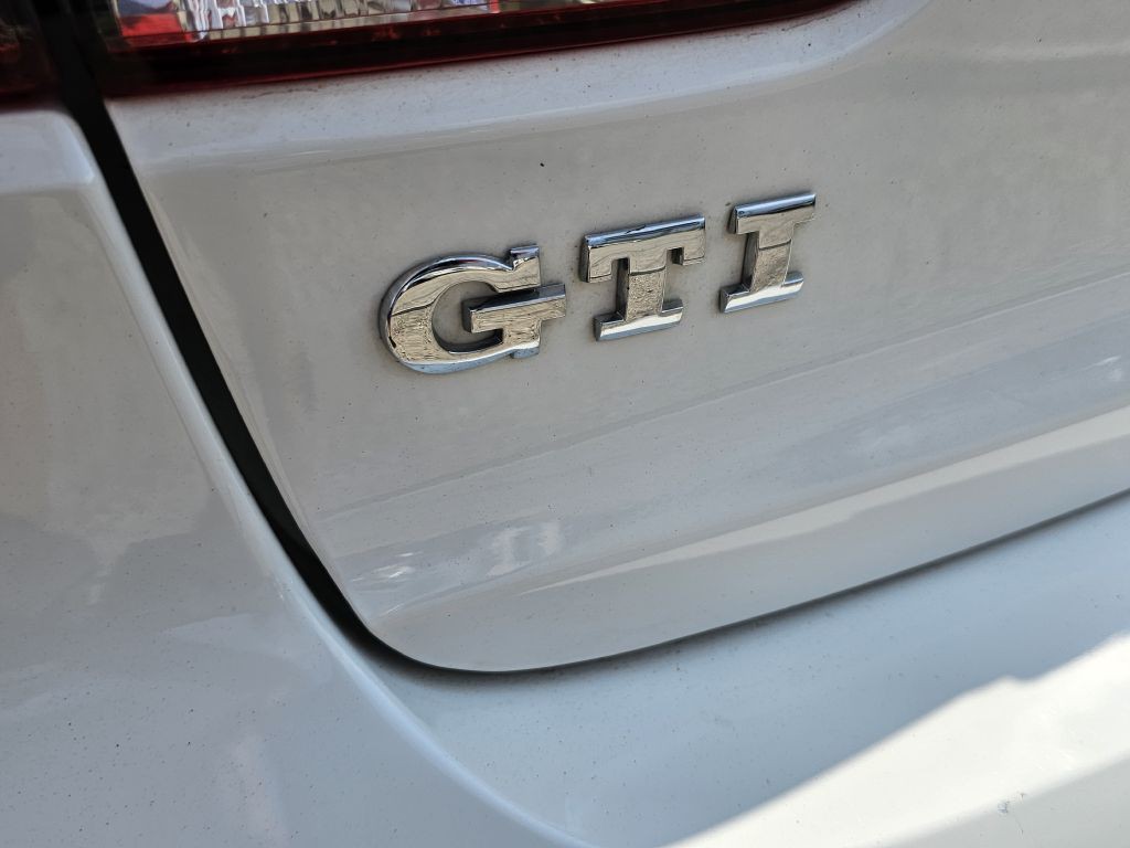 2013 Volkswagen GTI Image 12