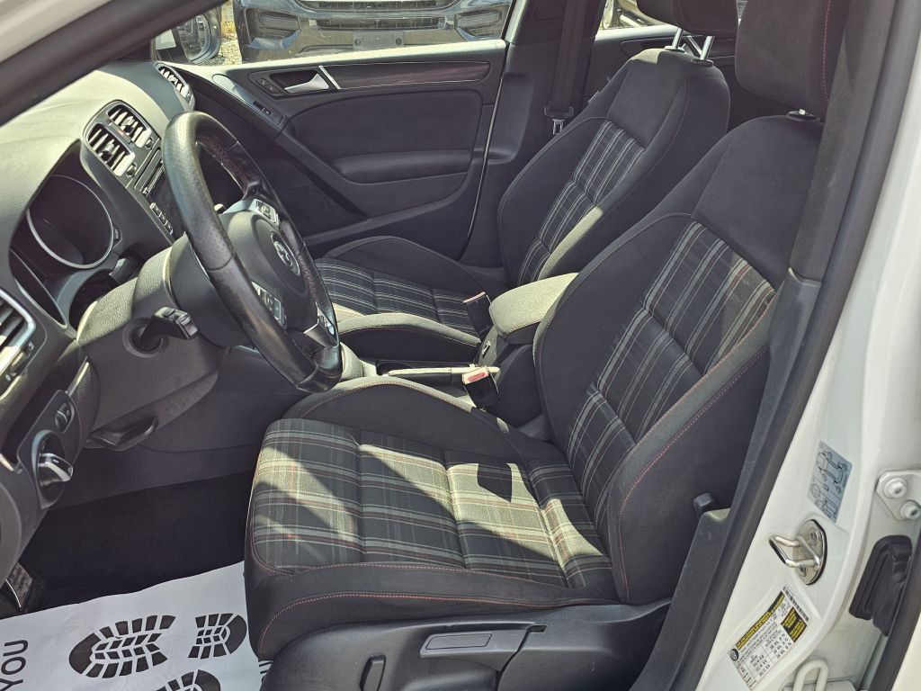 2013 Volkswagen GTI Image 16