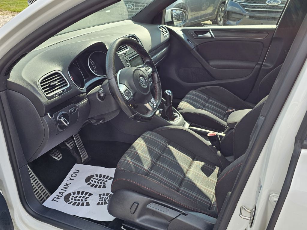 2013 Volkswagen GTI Image 17
