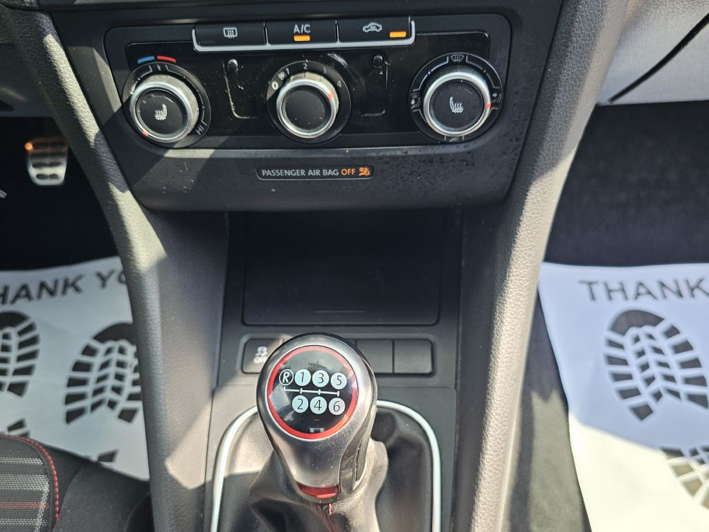 2013 Volkswagen GTI Image 23