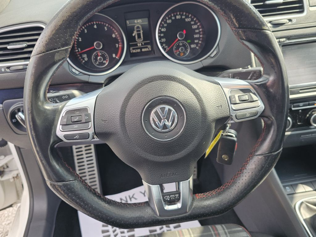 2013 Volkswagen GTI Image 24