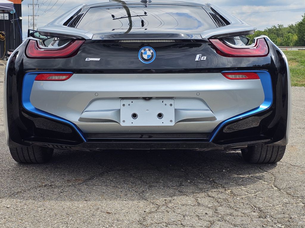 2015 BMW i8 Image 5