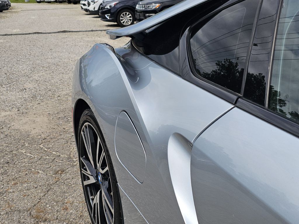 2015 BMW i8 Image 10